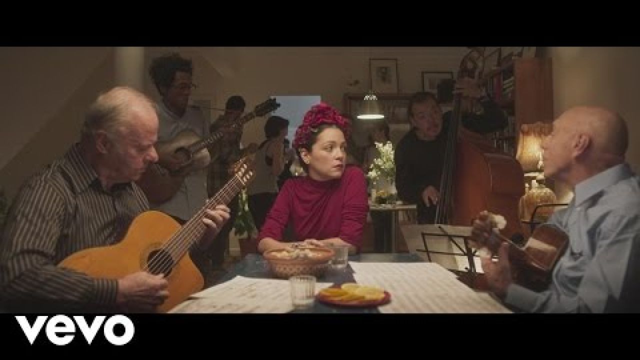 Natalia Lafourcade - Te Vi Pasar (En Manos de Los Macorinos)[La Fiesta Parte I]